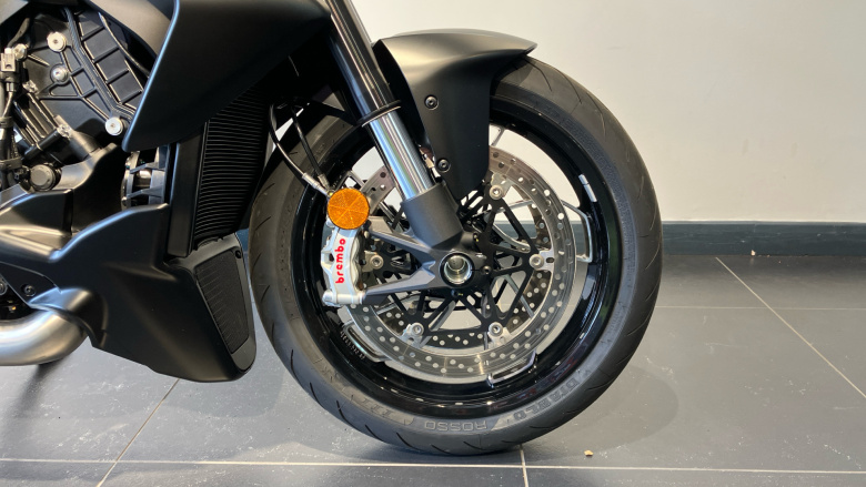 Ducati Diavel V4 - Dark Stealth Yellow (25MY)